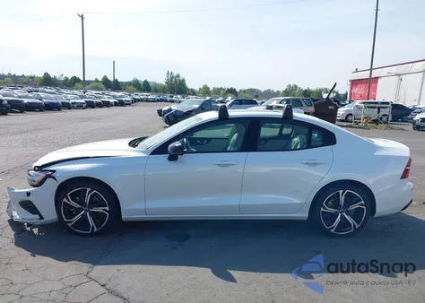 2024 Volvo S60 B5 Ultimate Dark Theme из США, поврежденный, VIN 7JRL12TM9RG287266